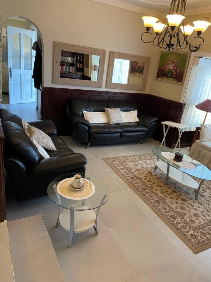 Eden Rose Manor B&B Ла Мерси Екстериор снимка
