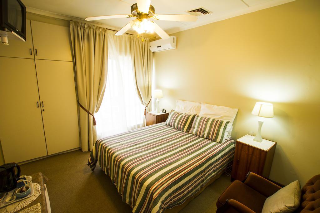 Eden Rose Manor B&B Ла Мерси Екстериор снимка