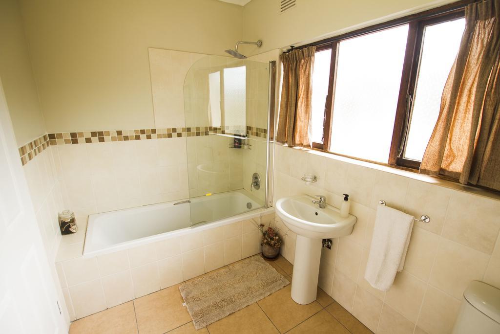 Eden Rose Manor B&B Ла Мерси Екстериор снимка