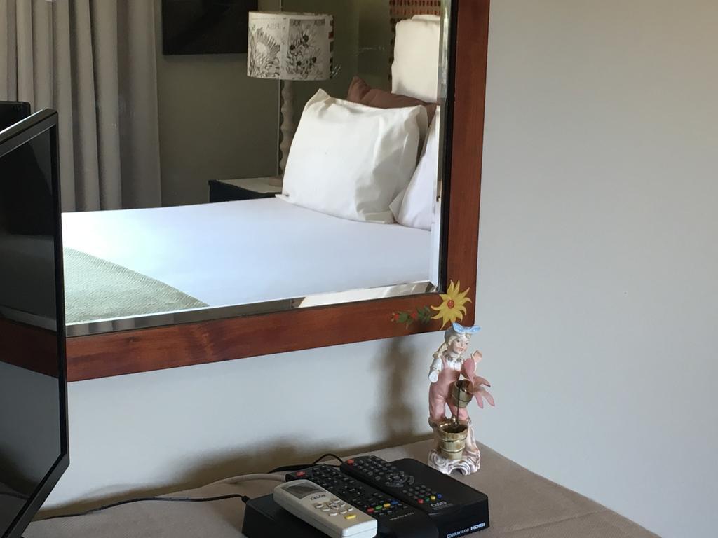 Eden Rose Manor B&B Ла Мерси Екстериор снимка